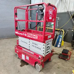 2018 MEC MICRO 19 Scissor Lift