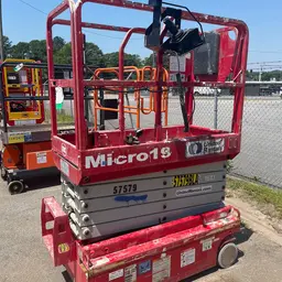 2018 MEC MICRO 19 Scissor Lift