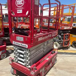 2018 MEC MICRO 19 Scissor Lift