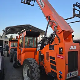 2017 SKYTRAK 6042 Forklift