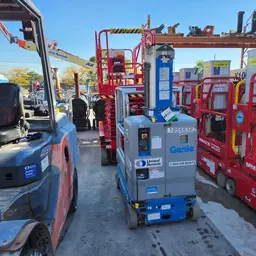 2017 Genie GR-20 Self-Propelled One-Person Lift