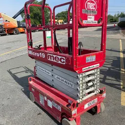 2018 MEC MICRO 19 Scissor Lift