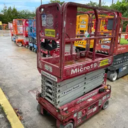 2018 MEC MICRO 19 Scissor Lift