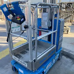 2015 Genie GR-20 Self-Propelled One-Person Lift