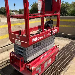 2018 MEC MICRO 19 Scissor Lift