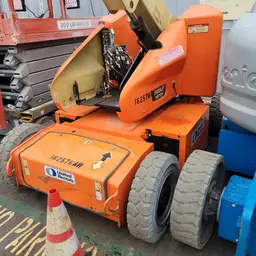 2016 JLG E400AJPN Articulating Boom Lift