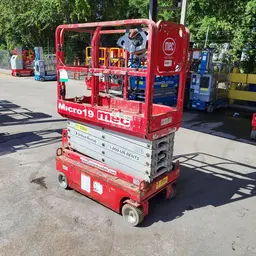 2018 MEC MICRO 19 Scissor Lift