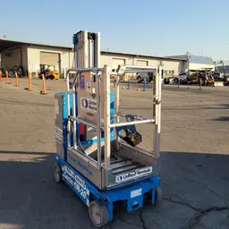 2016 Genie GR-20 Self-Propelled One-Person Lift