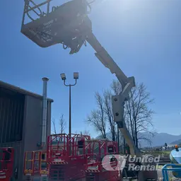 2014 JLG E450AJ Articulating Boom Lift