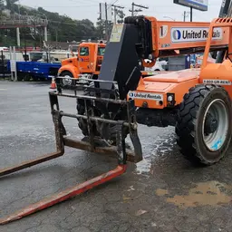 2017 SKYTRAK 8042 Forklift