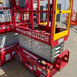 2018 MEC MICRO 19 Scissor Lift
