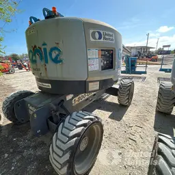 2015 Genie Z-62/40J Articulating Boom Lift