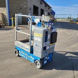 2018 Genie GR-12 Self-Propelled One-Person Lift