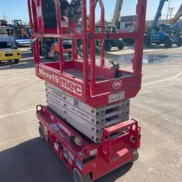 2018 MEC MICRO 19 Scissor Lift