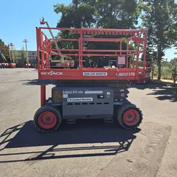 2018 Skyjack SJ6832RTE Scissor Lift