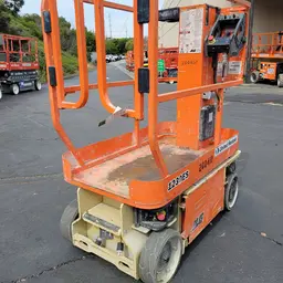 2018 JLG 1230ES Self-Propelled One-Person Lift