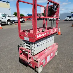 2018 MEC MICRO 19 Scissor Lift
