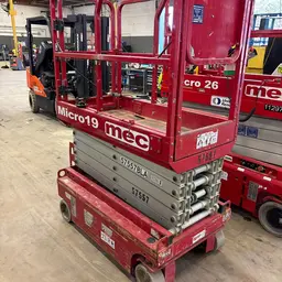 2018 MEC MICRO 19 Scissor Lift
